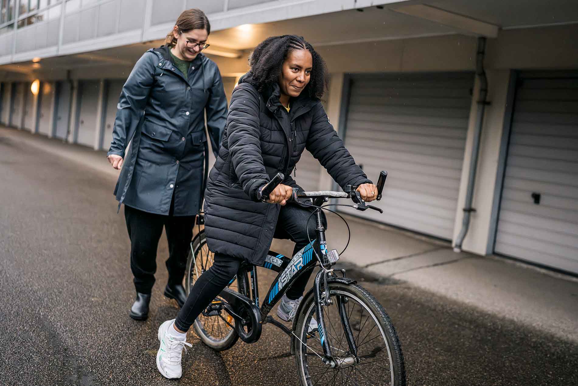 Mhret Kufulu Zaid lærer at cykle i Gentofte